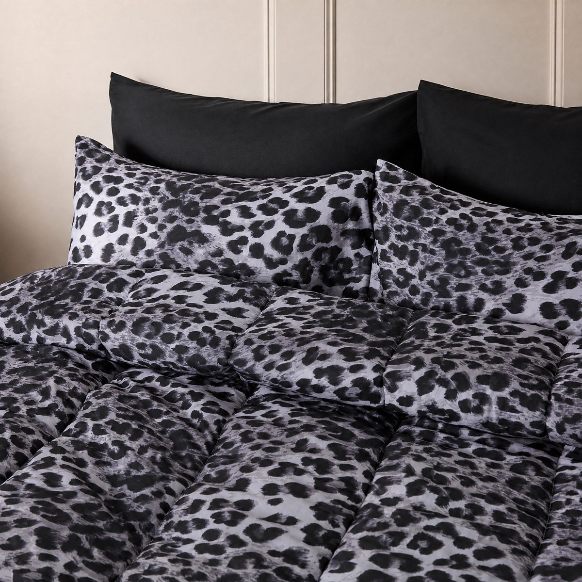 OHS Leopard Print Coverless 10.5 Tog Duvet Set - Monochrome>