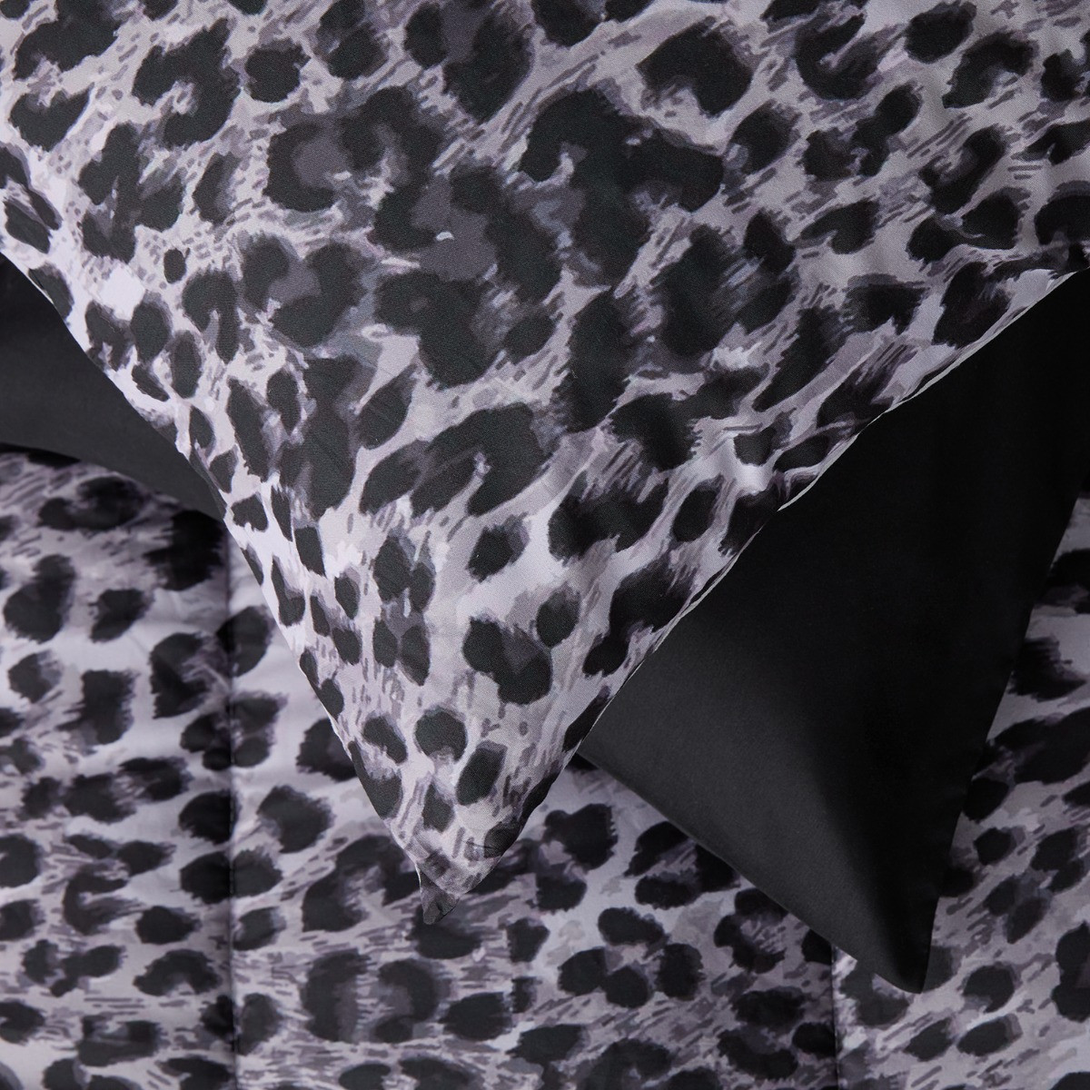 OHS Leopard Print Coverless 10.5 Tog Duvet Set - Monochrome>