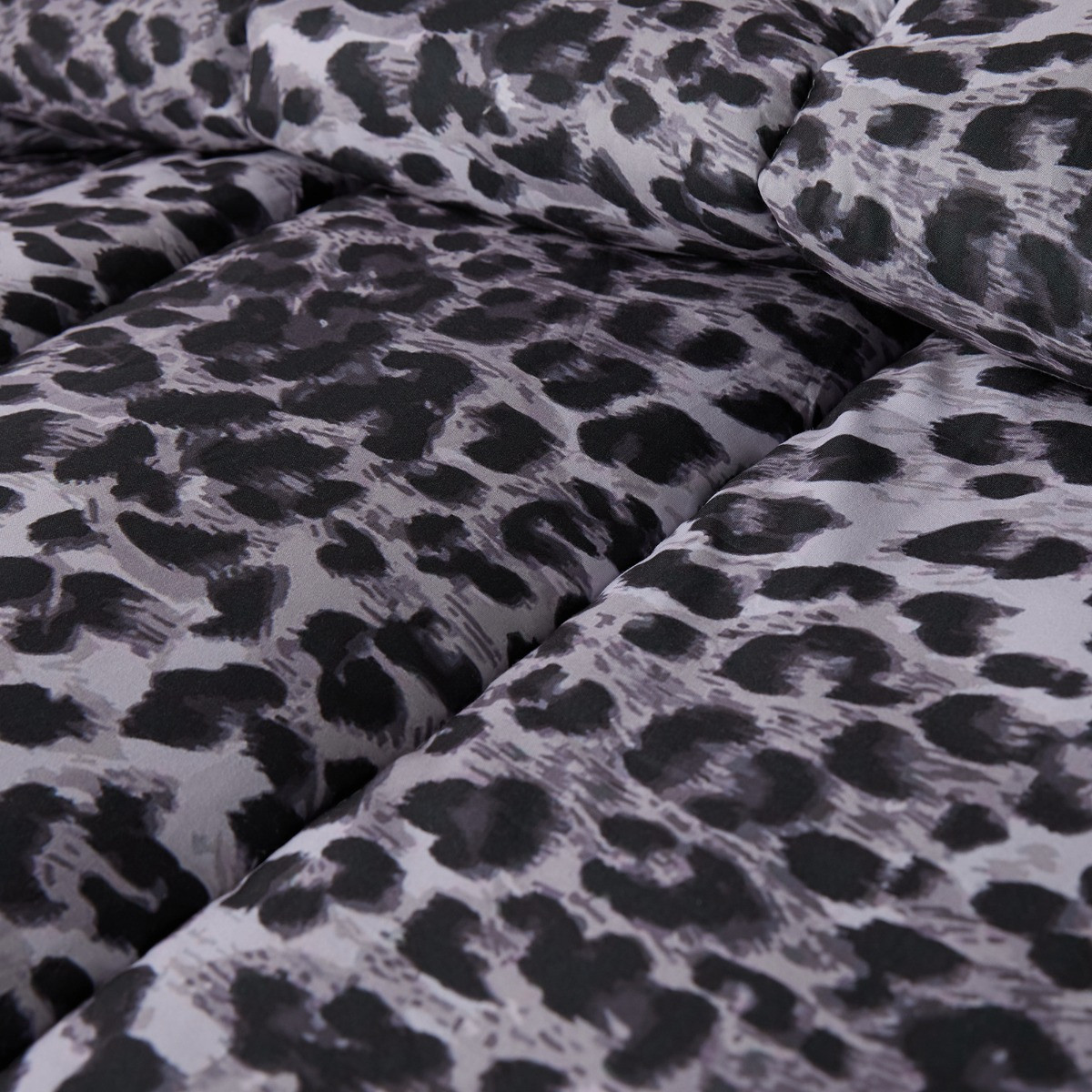OHS Leopard Print Coverless 10.5 Tog Duvet Set - Monochrome>