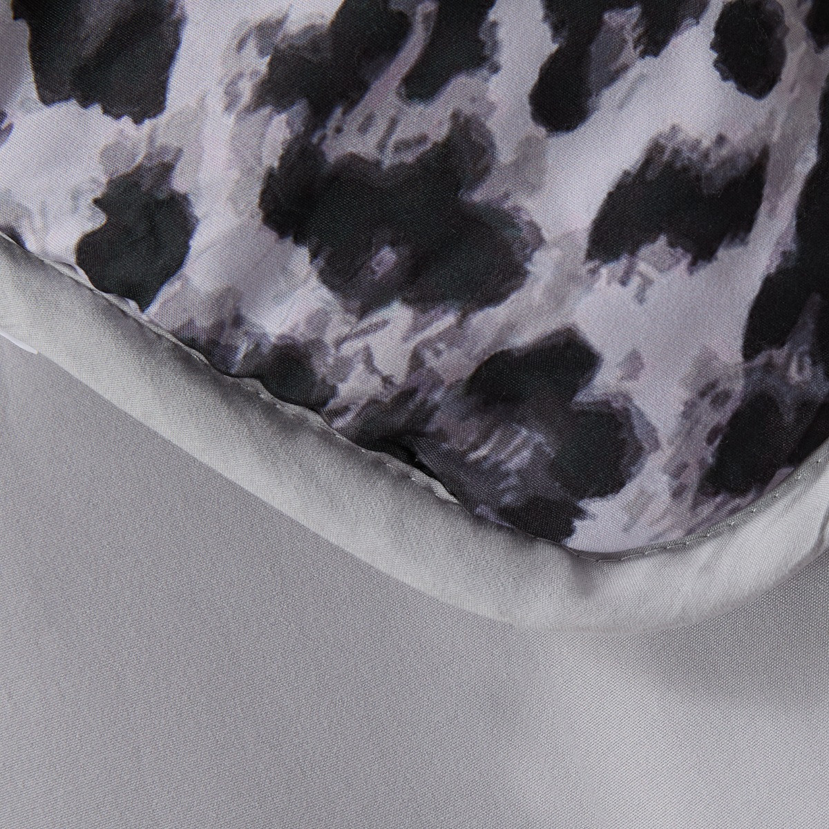 OHS Leopard Print Coverless 10.5 Tog Duvet Set - Monochrome>