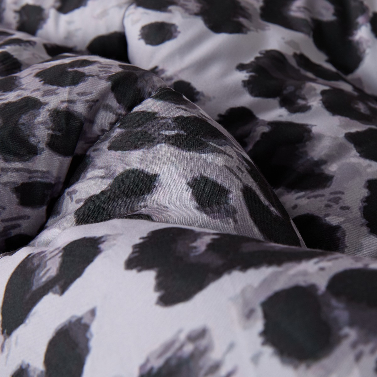 OHS Leopard Print Coverless 10.5 Tog Duvet Set - Monochrome>