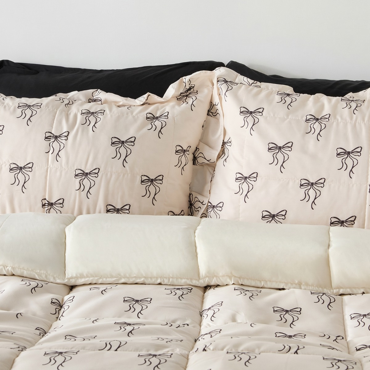 OHS Ditsy Bow Print Frill Edge Coverless 7.5 Tog Duvet Set - Monochrome>