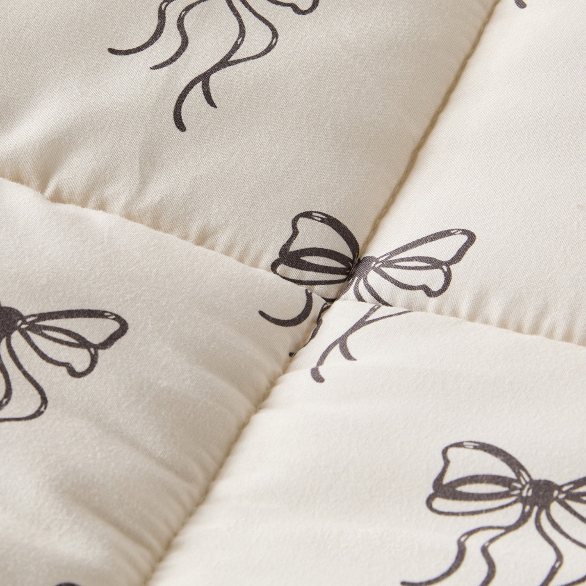 OHS Ditsy Bow Print Frill Edge Coverless 7.5 Tog Duvet Set - Monochrome>