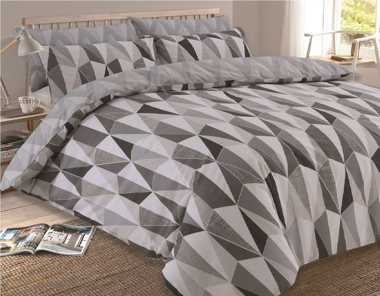 Dreamscene Billie Duvet Cover with Pillowcase Reversible Geometric Triangle Bedding Set, Black Grey Silver - Double>