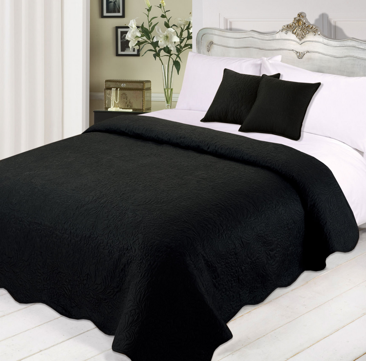 Quilted Embossed Bedspread with Cushions Set -Black>