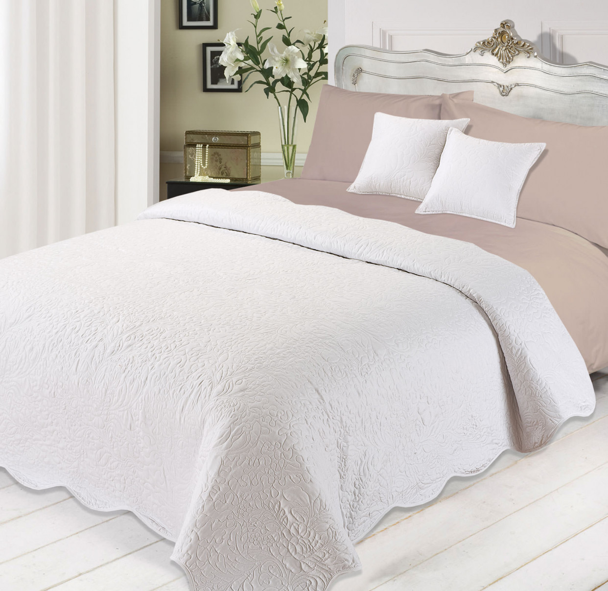 Quilted Embossed Bedspread with Cushions Set -White>
