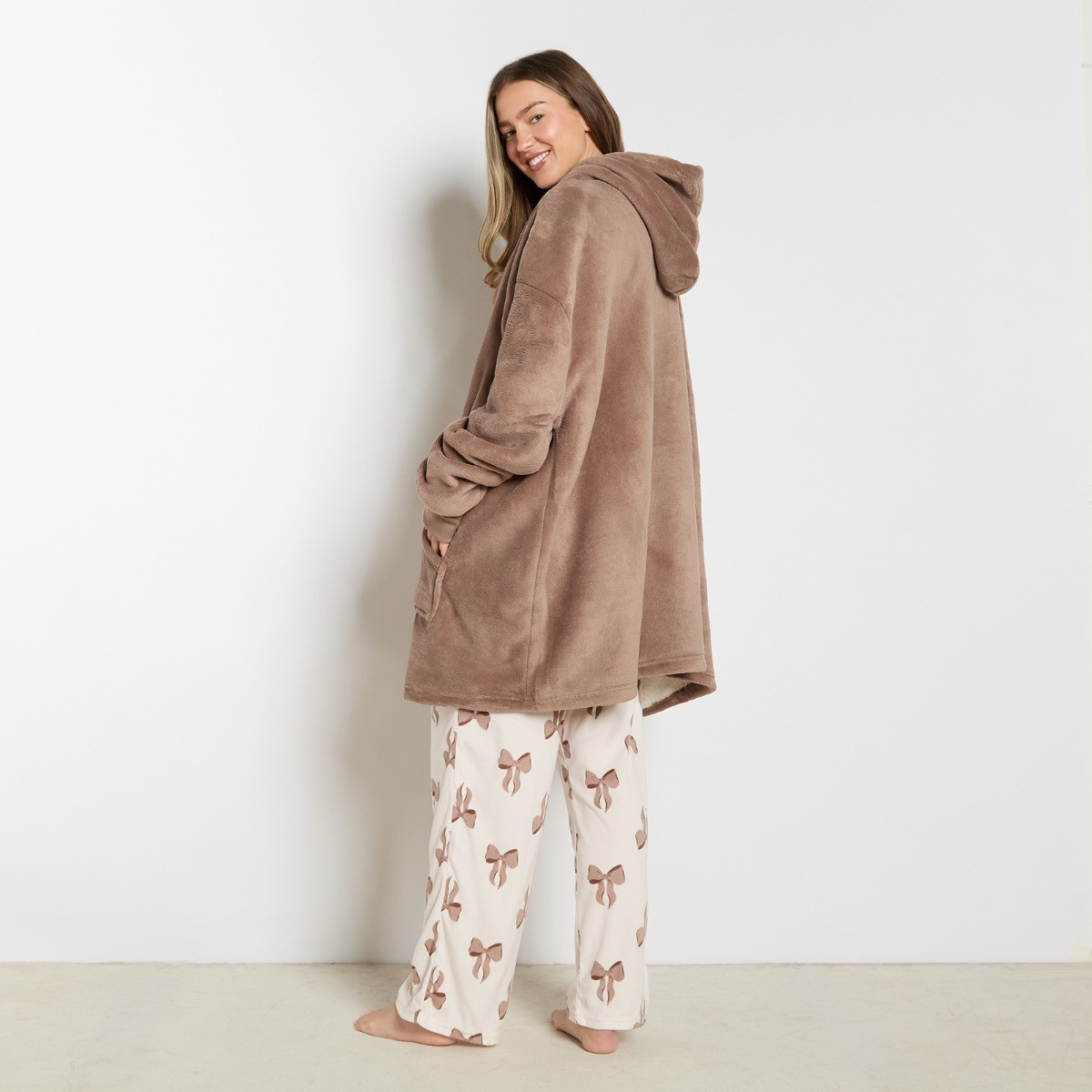 OHS Supersoft Hoodie Blanket, Adults - Mink Brown>