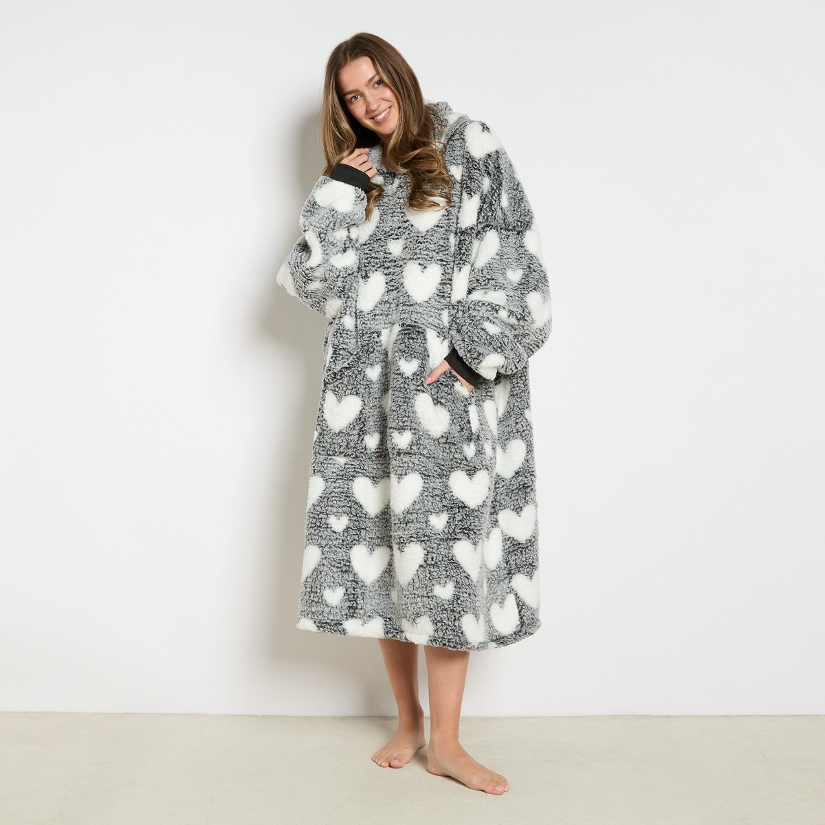 OHS Adults Extra Long Heart Teddy Marl Hoodie Blanket - Black>