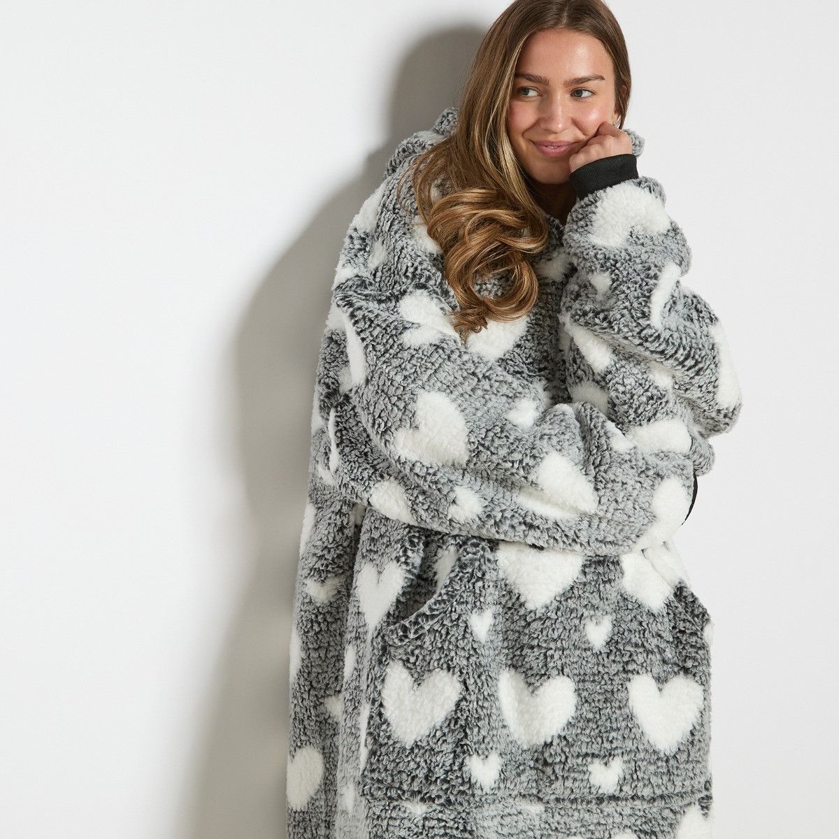 OHS Adults Extra Long Heart Teddy Marl Hoodie Blanket - Black>