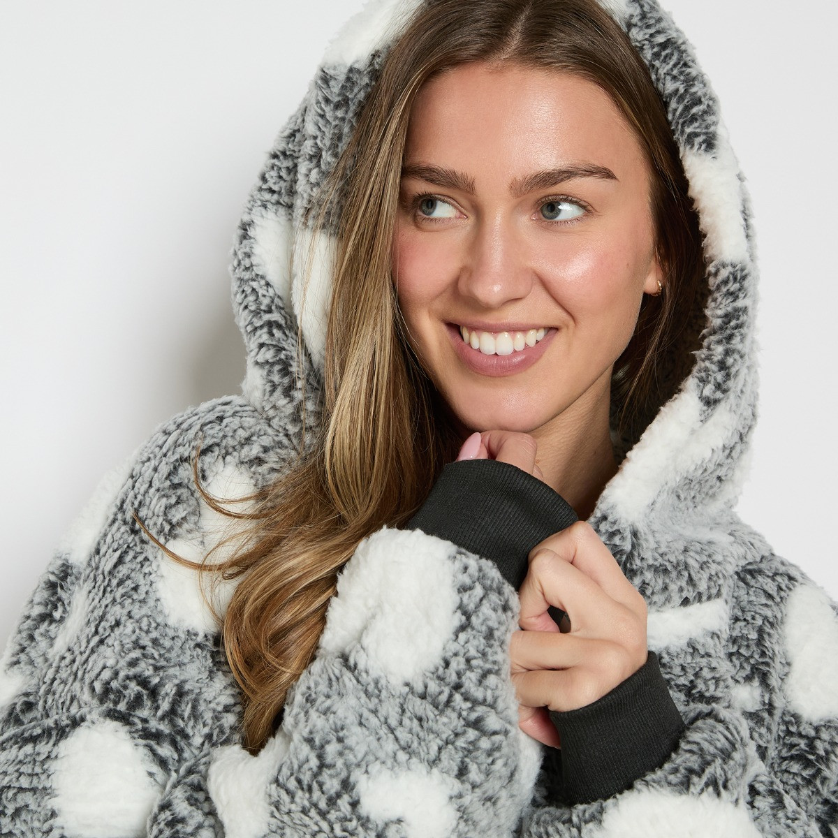 OHS Adults Extra Long Heart Teddy Marl Hoodie Blanket - Black>