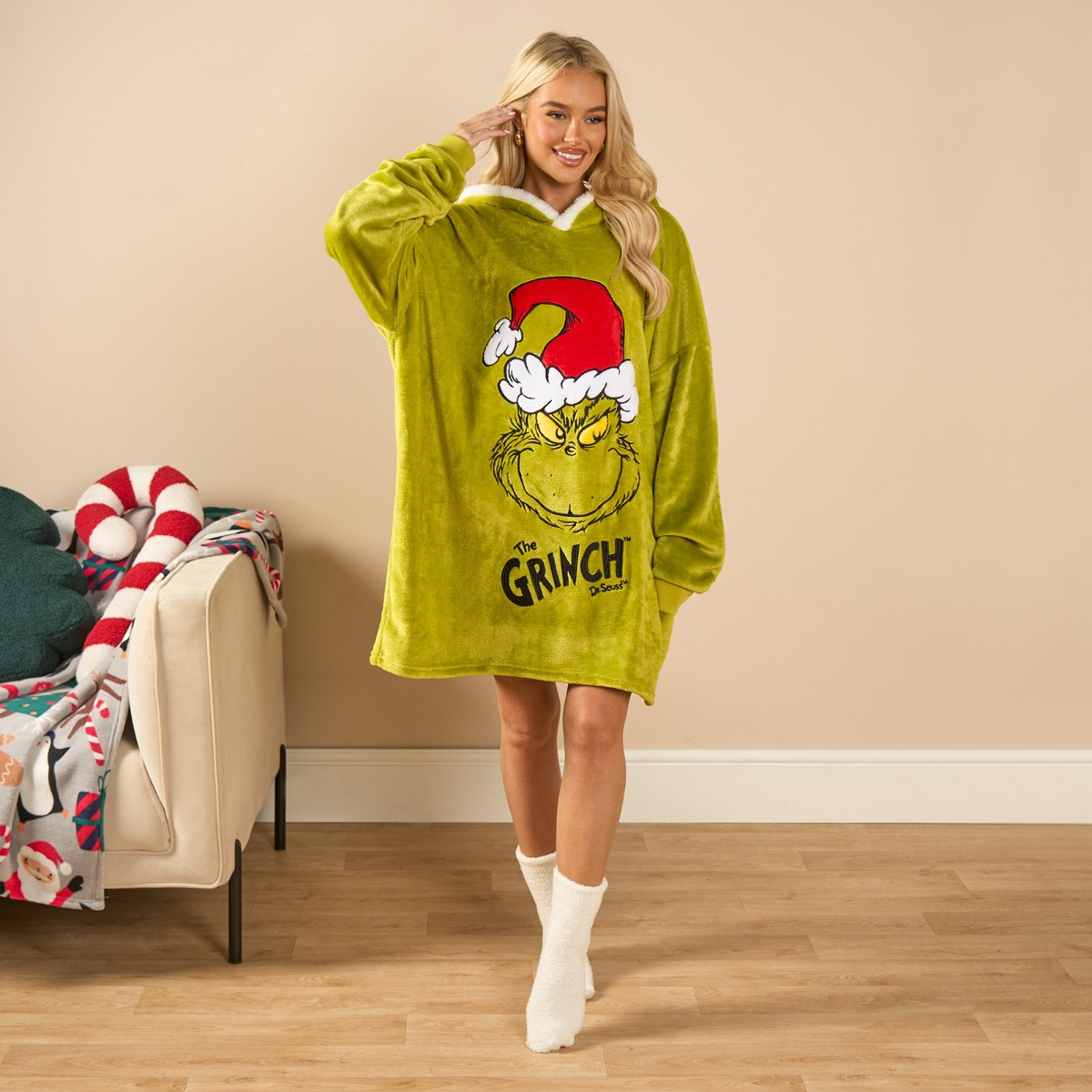 OHS Adults Grinch Novelty Sherpa Hoodie Blanket Green