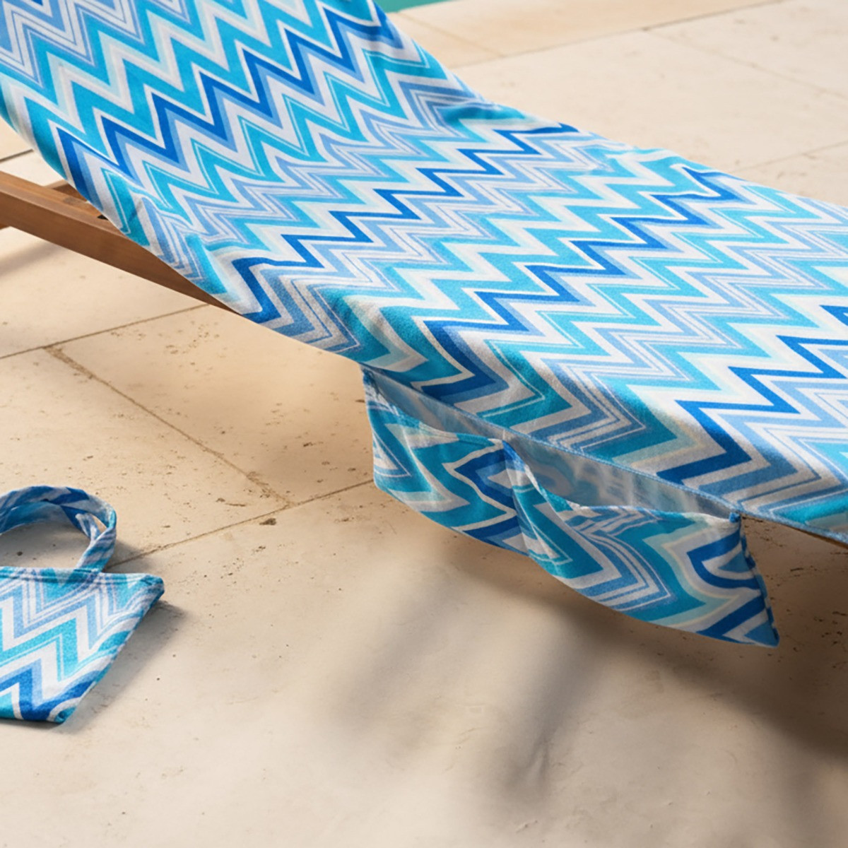 OHS Zigzag Print Beach Towel in a Bag - Blue>