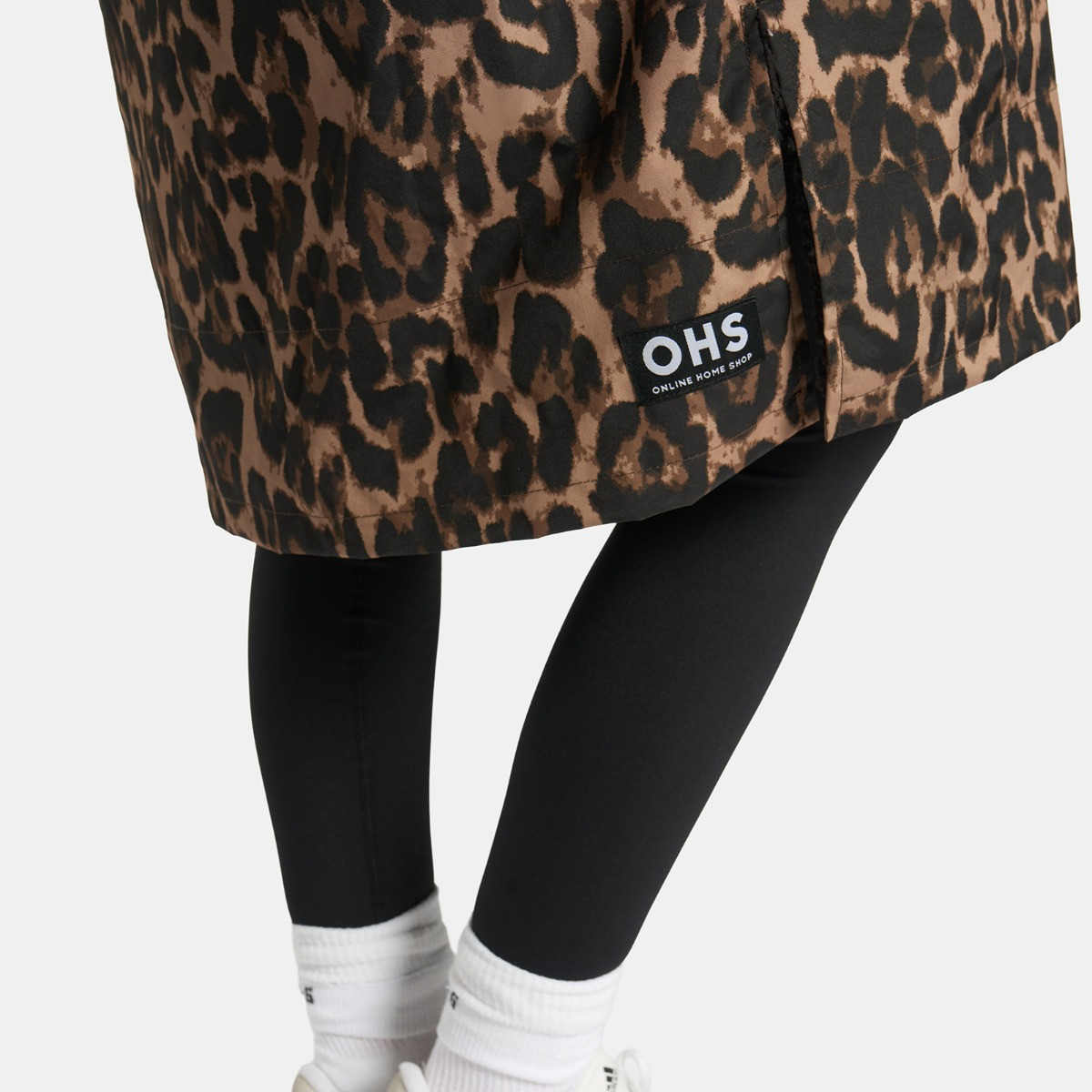 OHS Adults Water Resistant Leopard Print Sherpa Drying Robe - Natural>