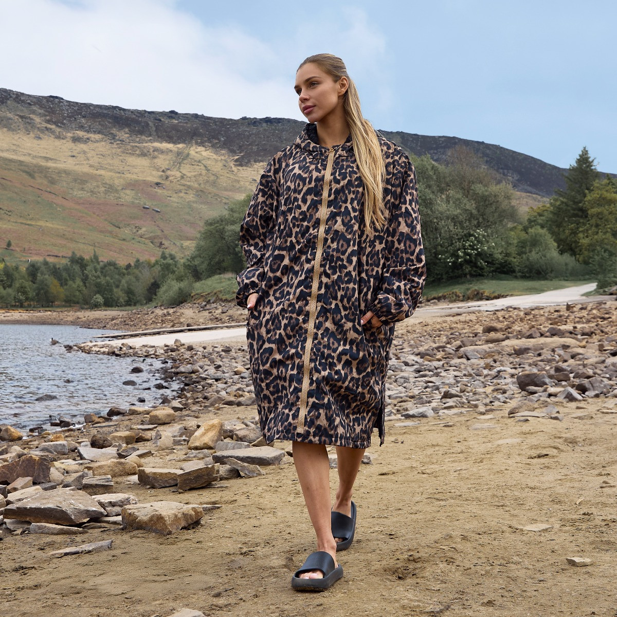 OHS Adults Water Resistant Leopard Print Sherpa Drying Robe - Natural>