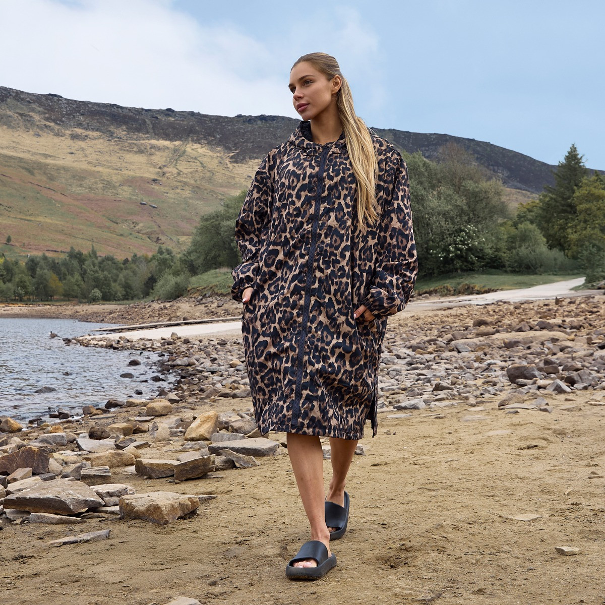 OHS Adults Water Resistant Leopard Print Sherpa Drying Robe - Natural>