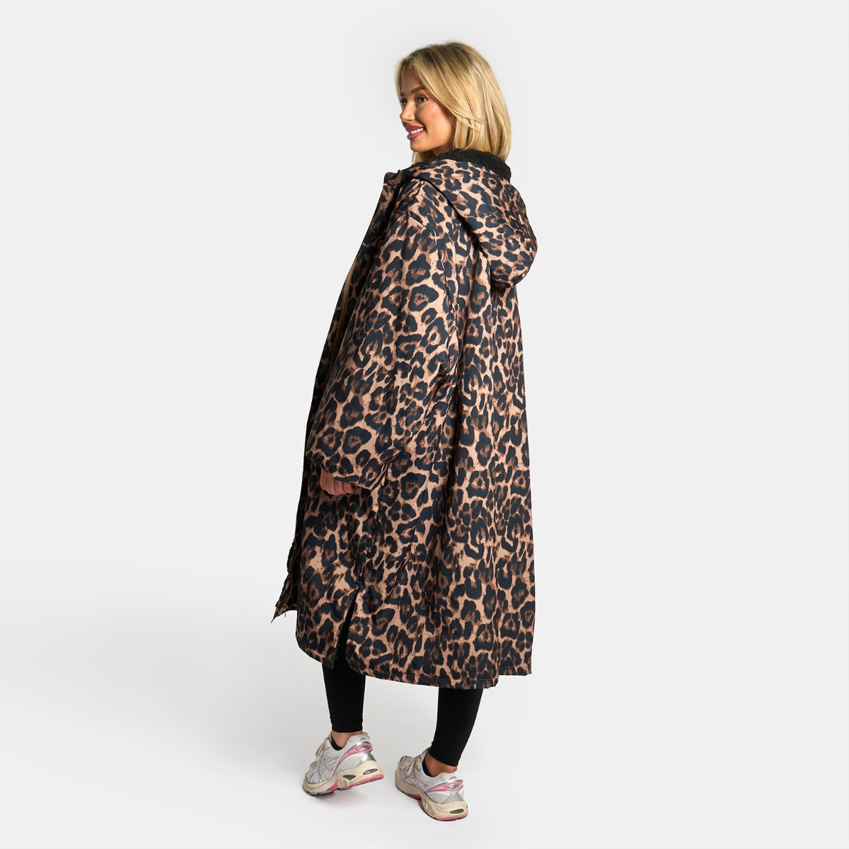 OHS Adults Water Resistant Leopard Print Sherpa Drying Robe, Natural - L/XL>