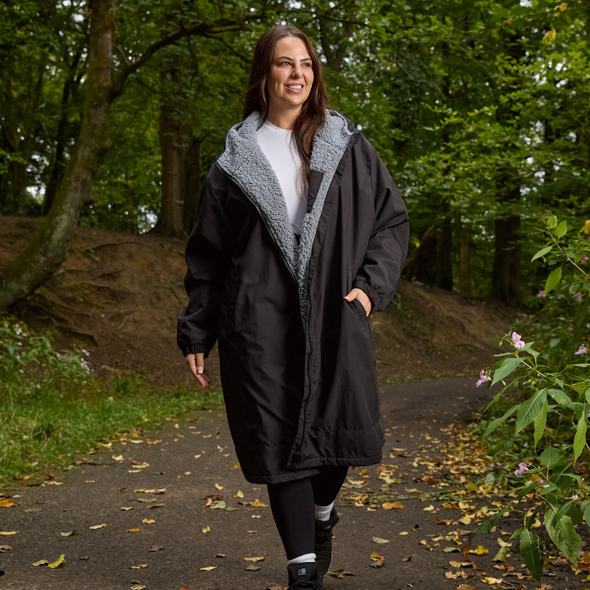 OHS Adults Water Resistant Sherpa Drying Robe, Black - S/M>
