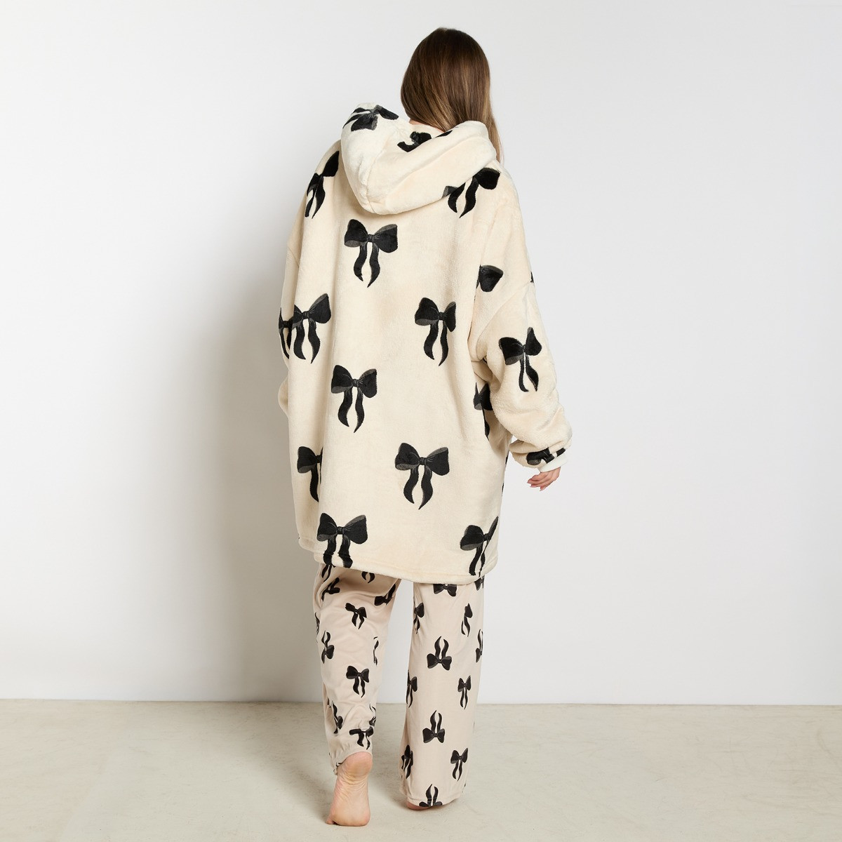 OHS Adults Bow Print Hoodie Blanket - Monochrome>