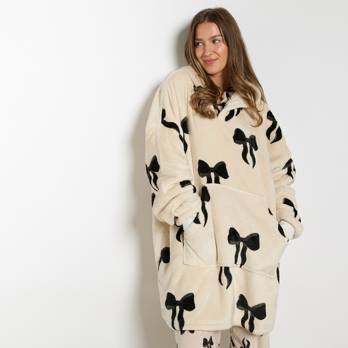OHS Adults Bow Print Hoodie Blanket - Monochrome>