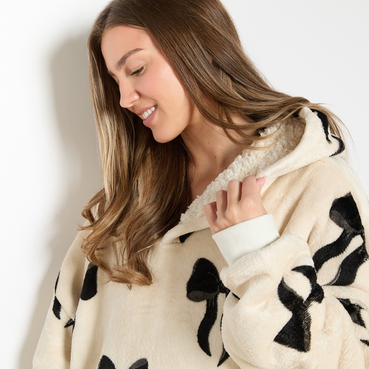 OHS Adults Bow Print Hoodie Blanket - Monochrome>