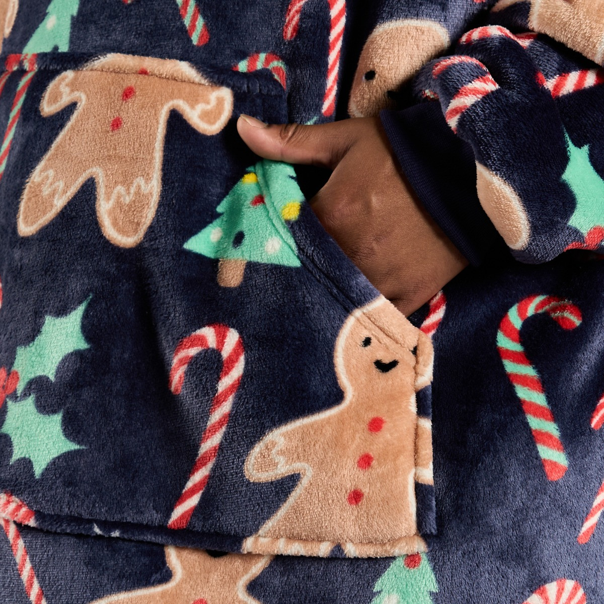 OHS Adults Gingerbread Man Hoodie Blanket - Navy>