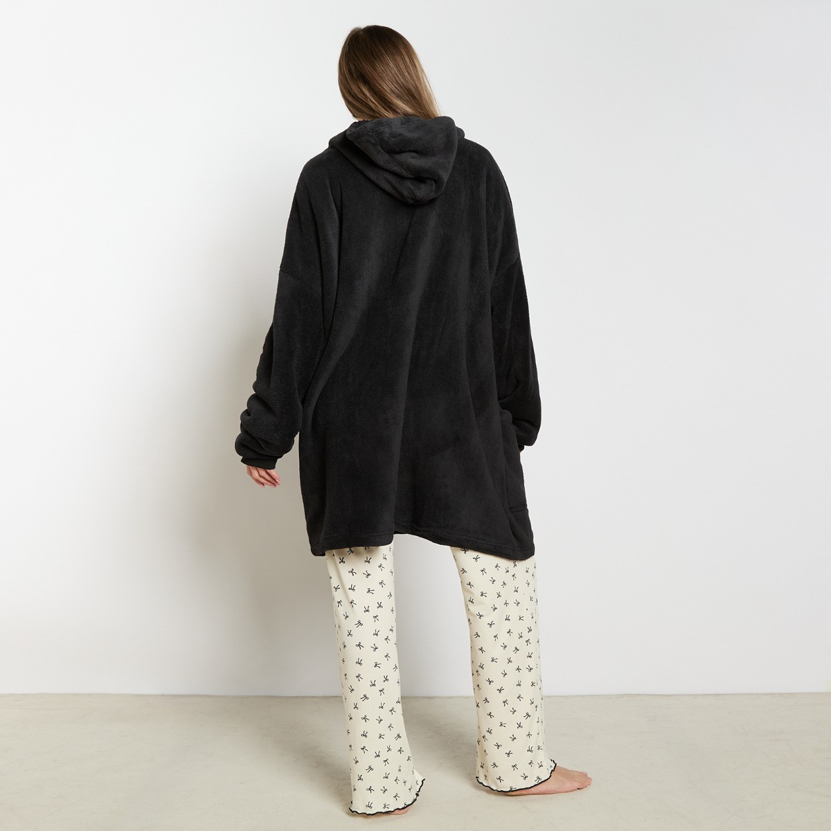 OHS Adults Zipper Hoodie Blanket - Black>
