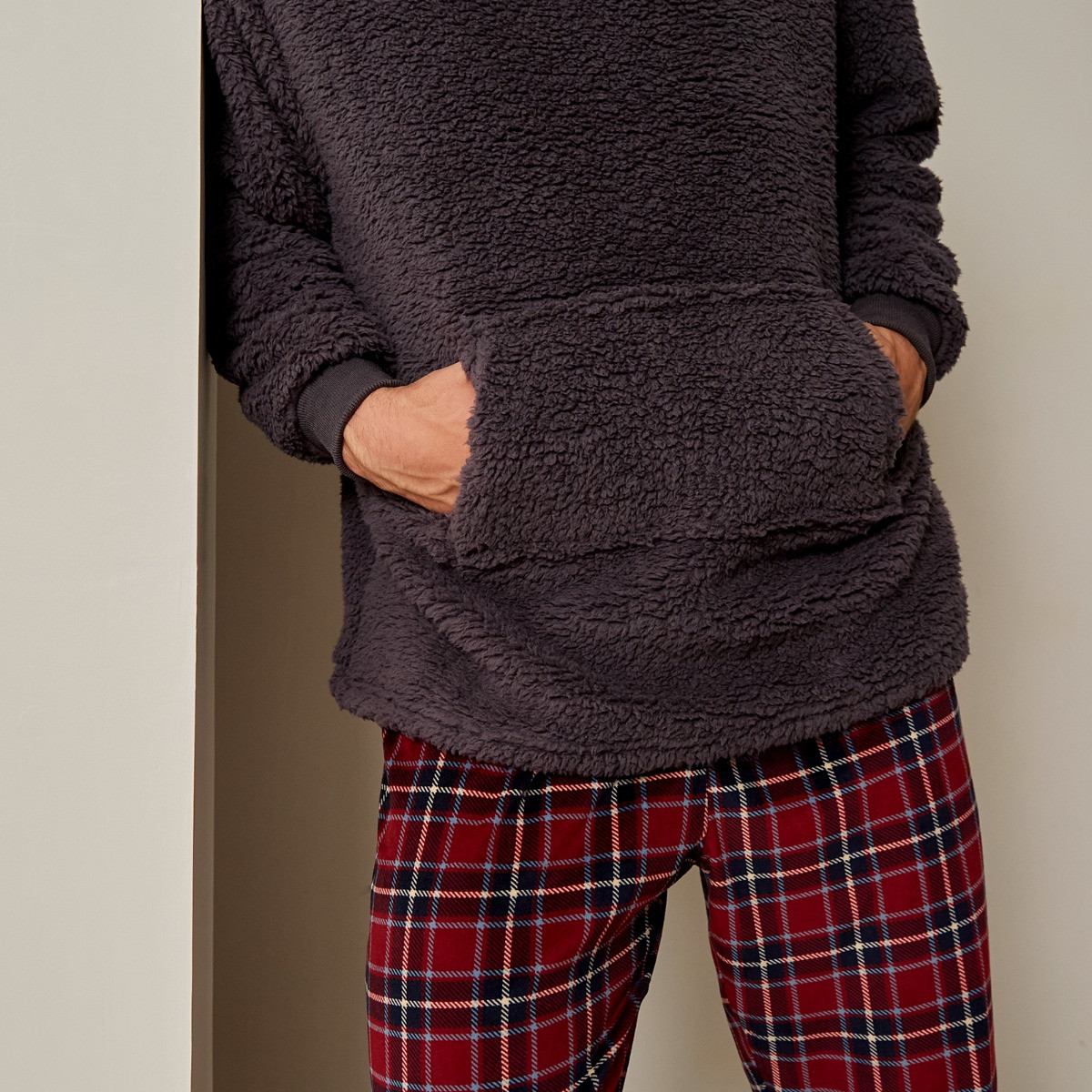 OHS Men's Teddy Hoodie Check Pyjama Set - Burgundy>