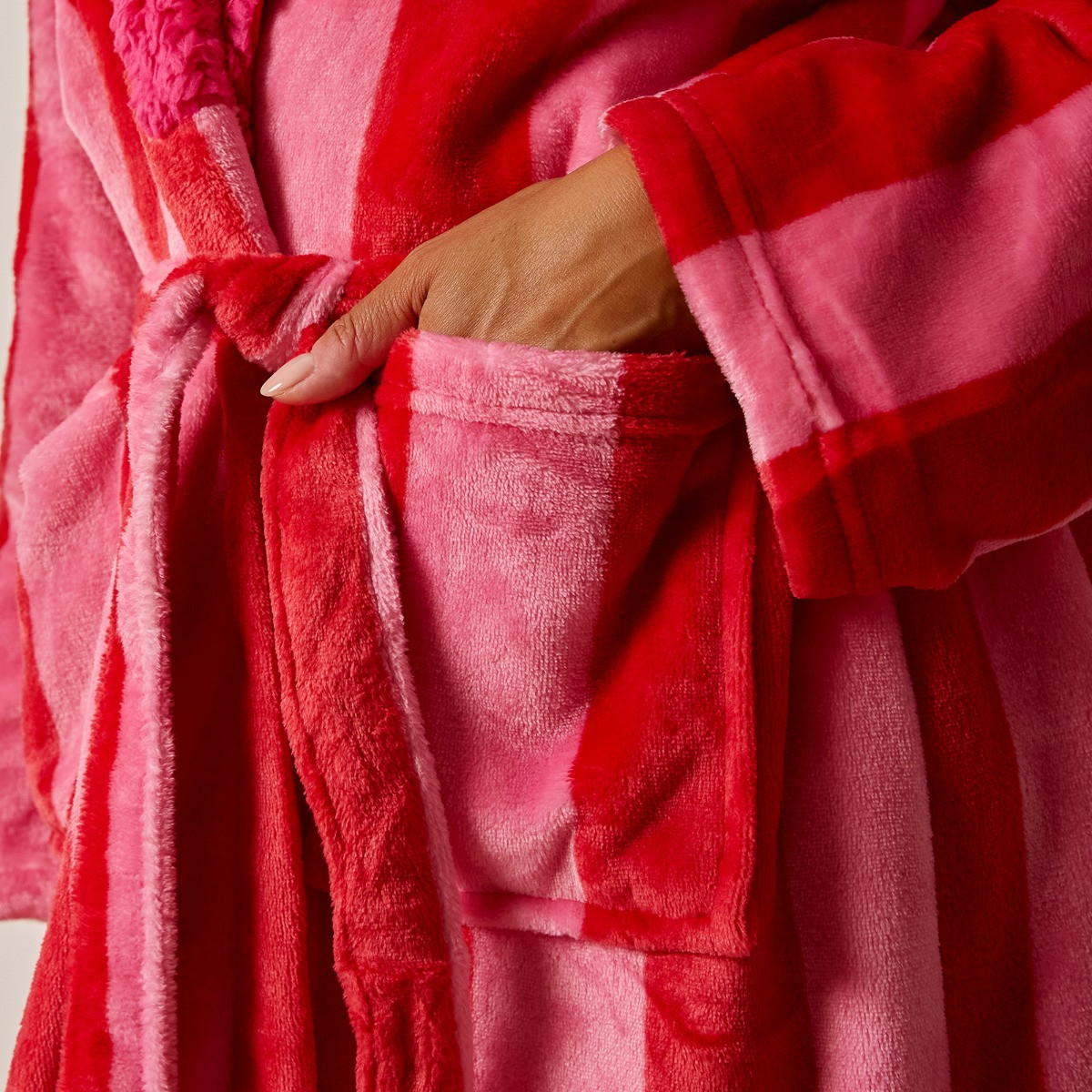 OHS Flannel Fleece Candy Stripe Dressing Gown, Adult - Pink>