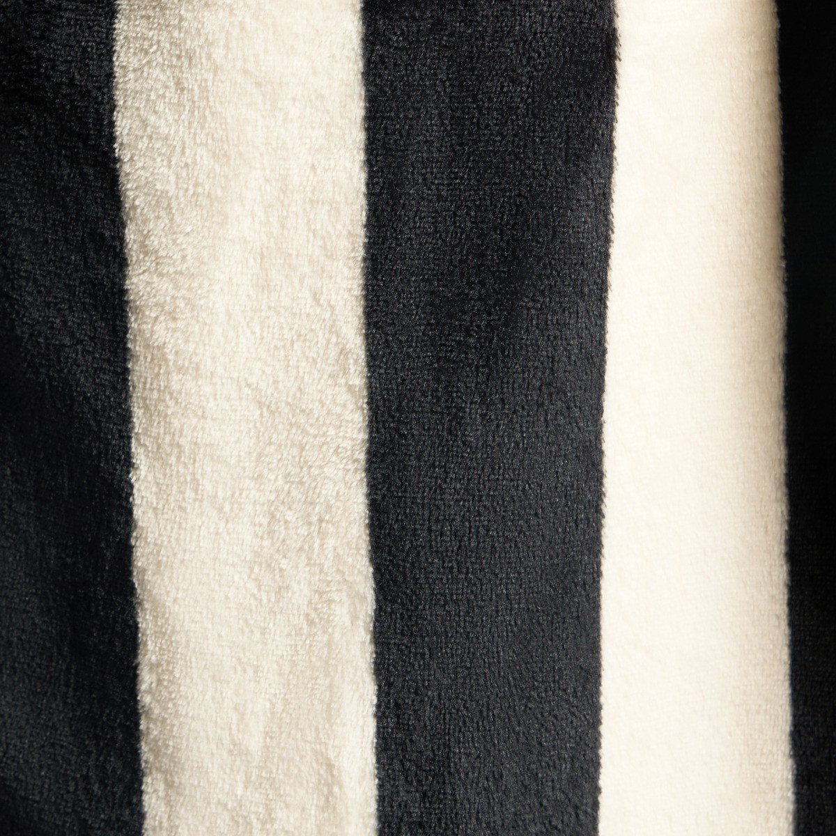 OHS Flannel Fleece Stripe Dressing Gown, Adult – Monochrome>