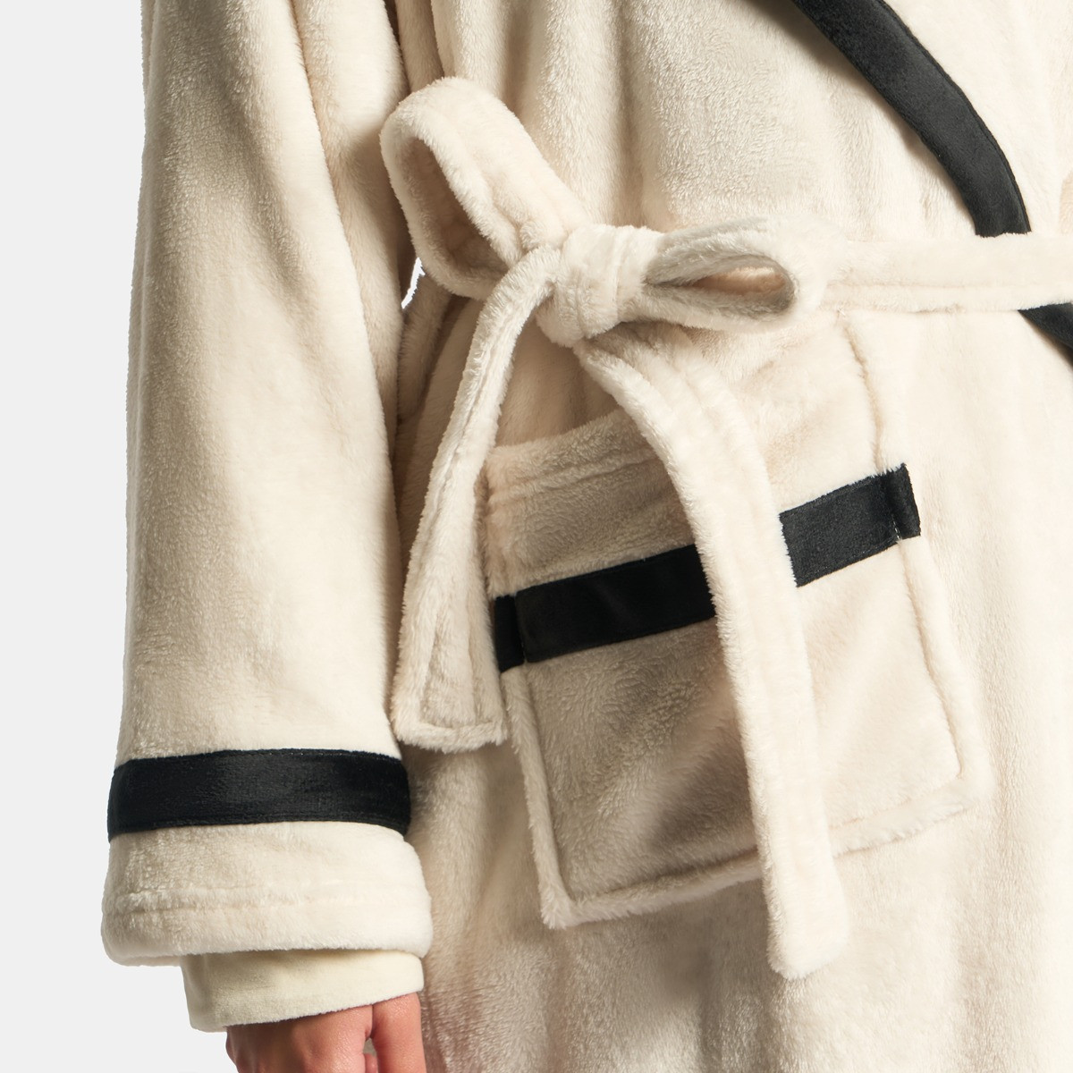 OHS Flannel Fleece Piped Edge Dressing Gown, Adults - Cream/Black>