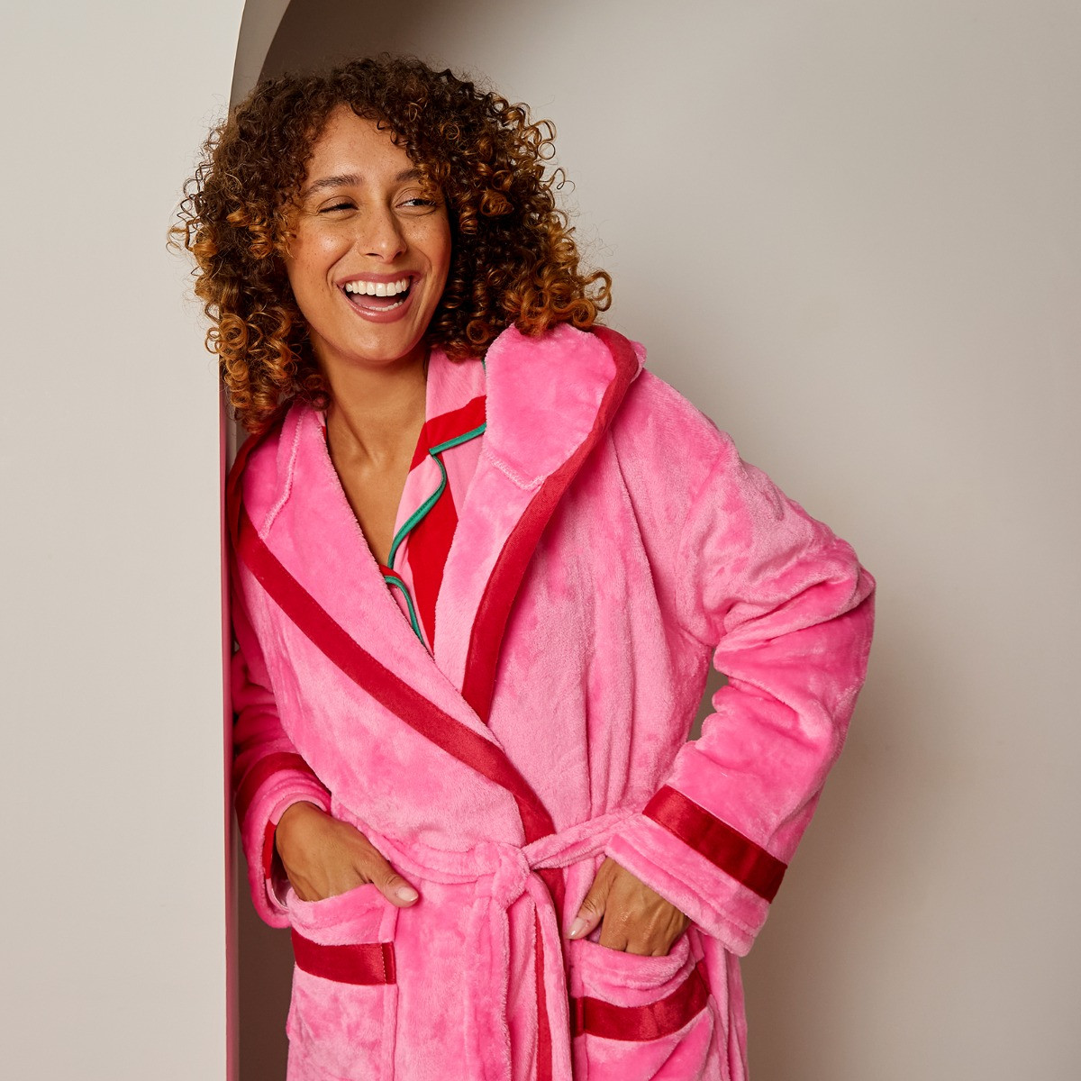 OHS Flannel Fleece Piped Edge Dressing Gown, Adults - Pink/Red>