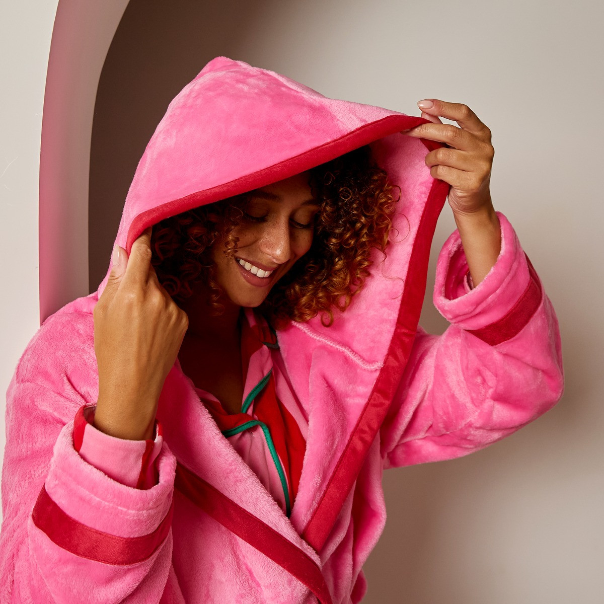 OHS Flannel Fleece Piped Edge Dressing Gown, Adults - Pink/Red>