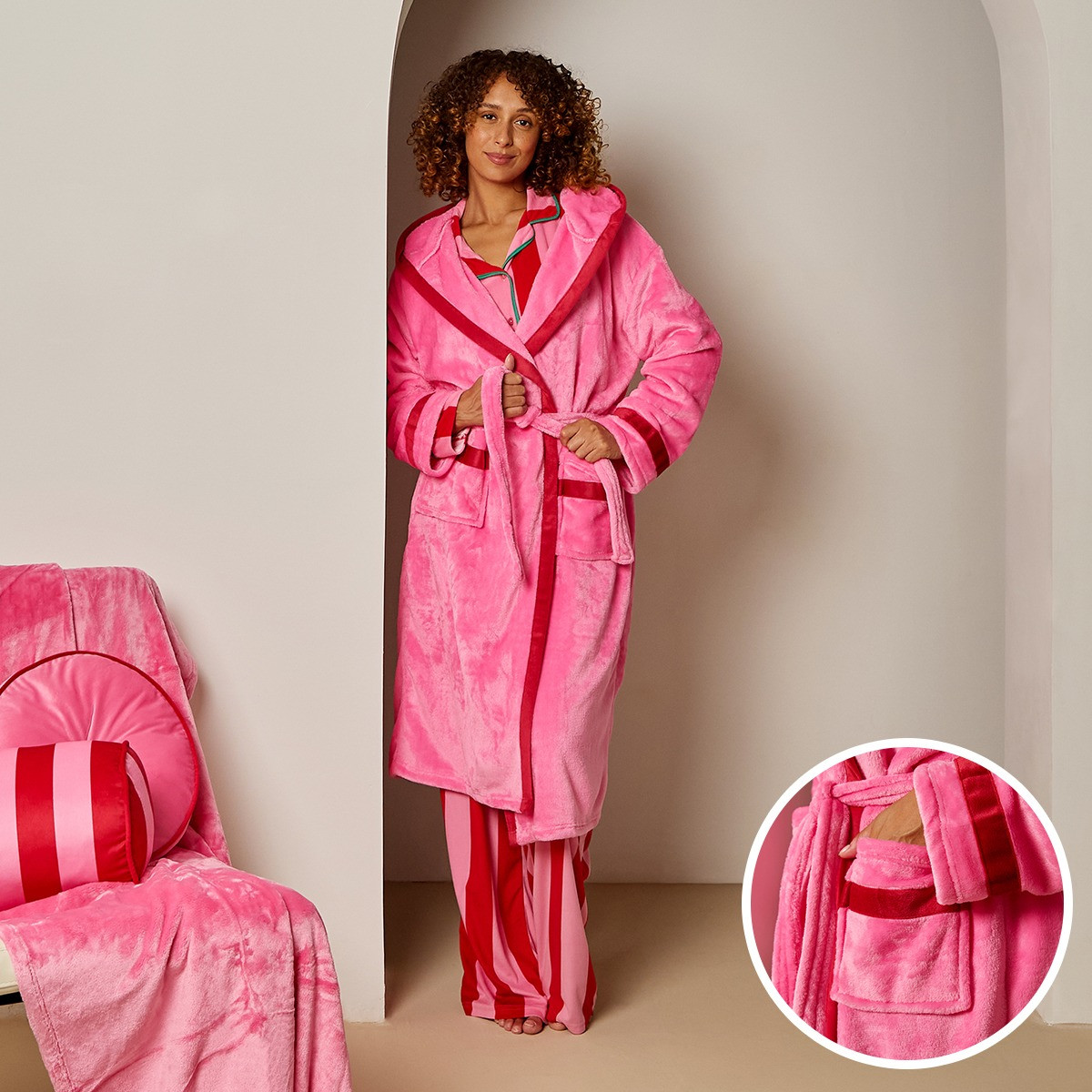 OHS Flannel Fleece Piped Edge Dressing Gown, Adults - Pink/Red>