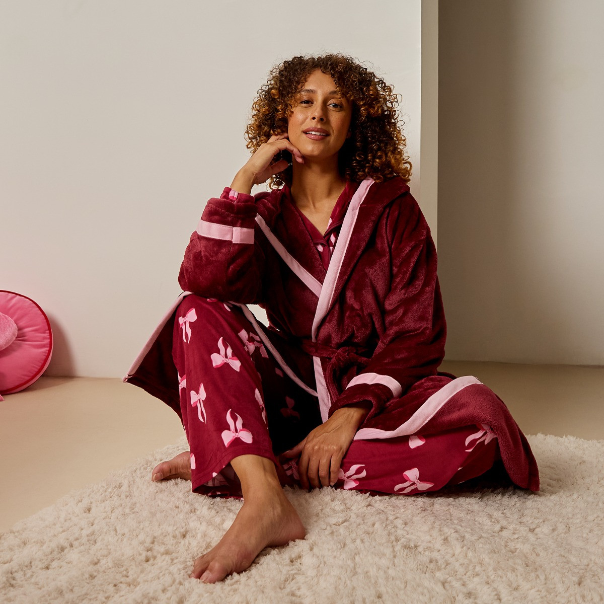 OHS Flannel Fleece Piped Edge Dressing Gown, Adults - Burgundy/Pink>