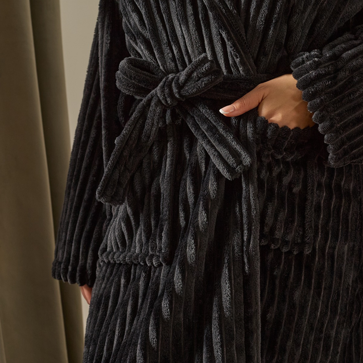 OHS Ribbed Fleece Dressing Gown - Black>