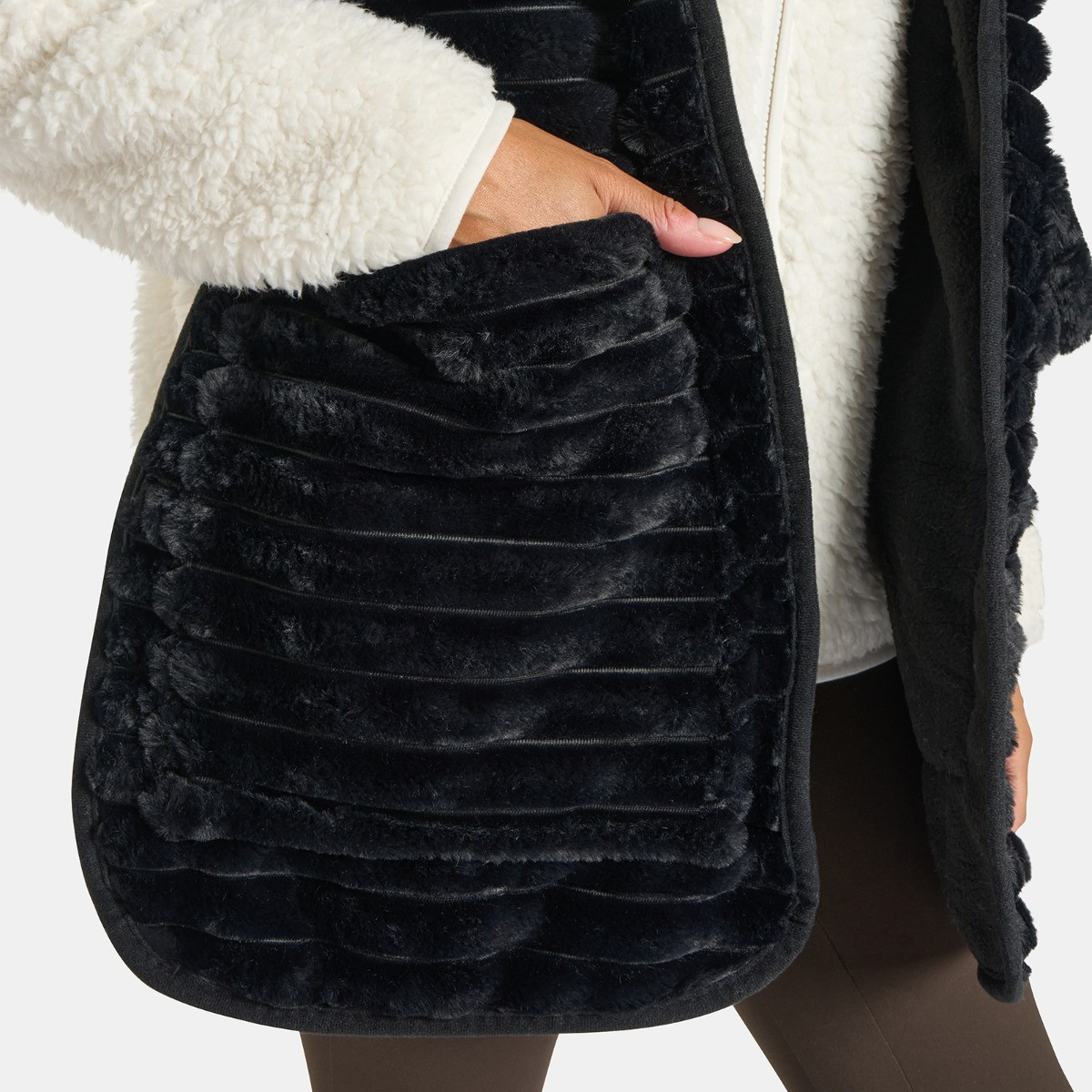 OHS Ribbed Fleece Pocket Scarf - Black>