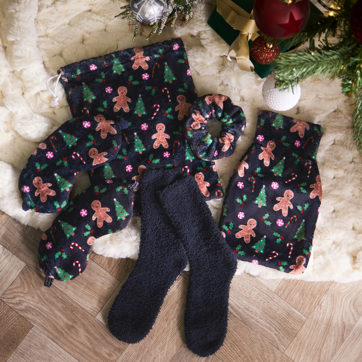 OHS Gingerbread Hot Water Bottle Gift Set - Navy>