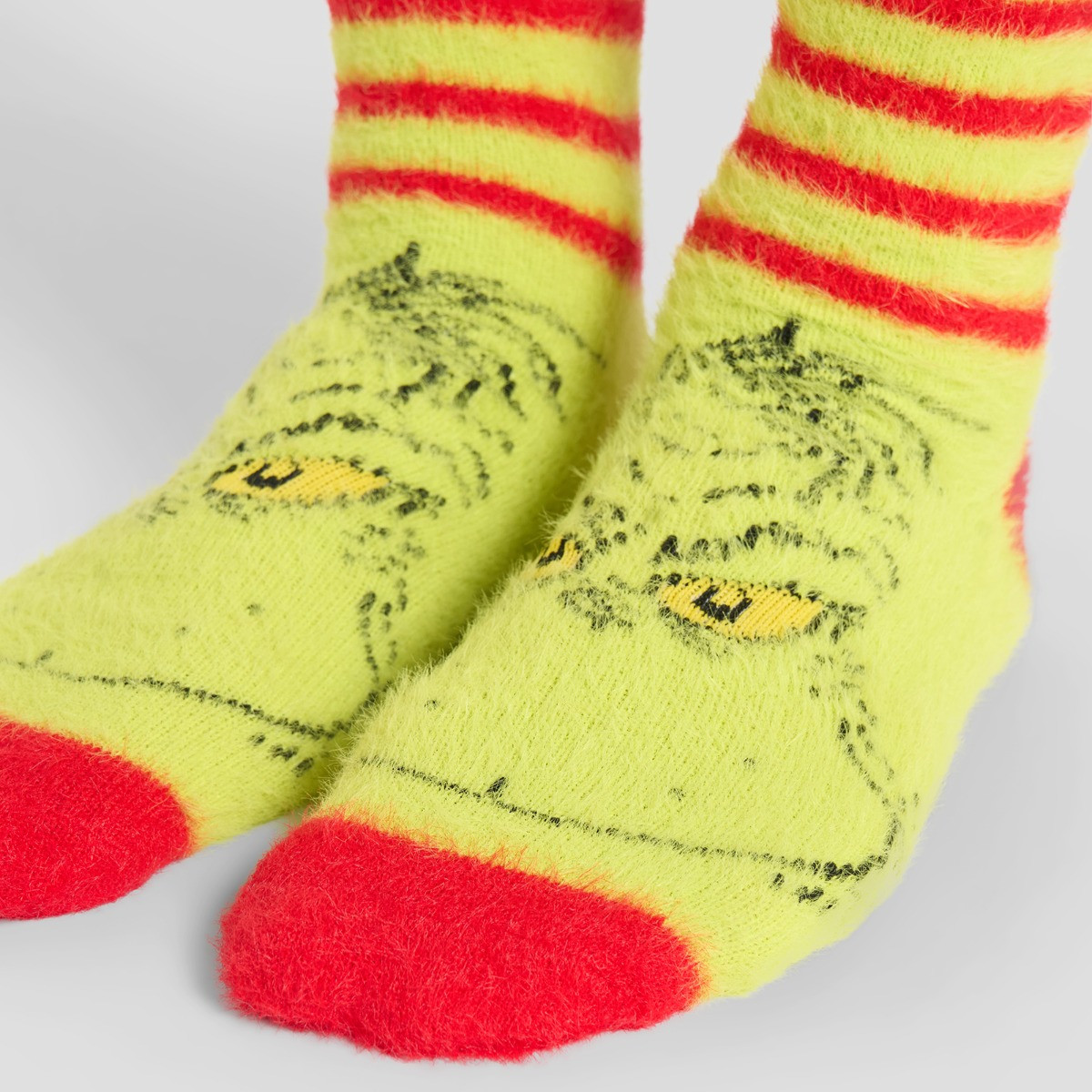 OHS The Grinch Fluffy Socks, Green/Red - 3 Pack>