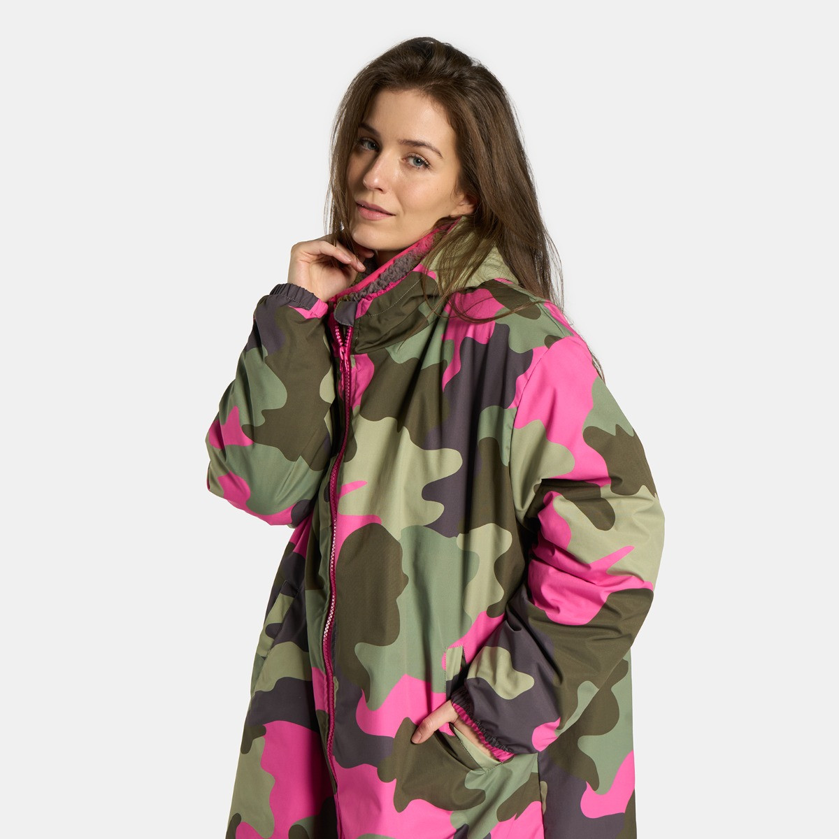 OHS Adults Water Resistant Camo Sherpa Drying Robe, Green/Pink - Large/Extra Large>