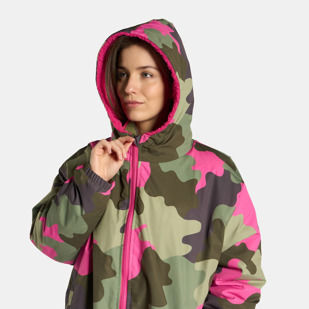 OHS Adults Water Resistant Camo Sherpa Drying Robe, Green/Pink - Large/Extra Large>