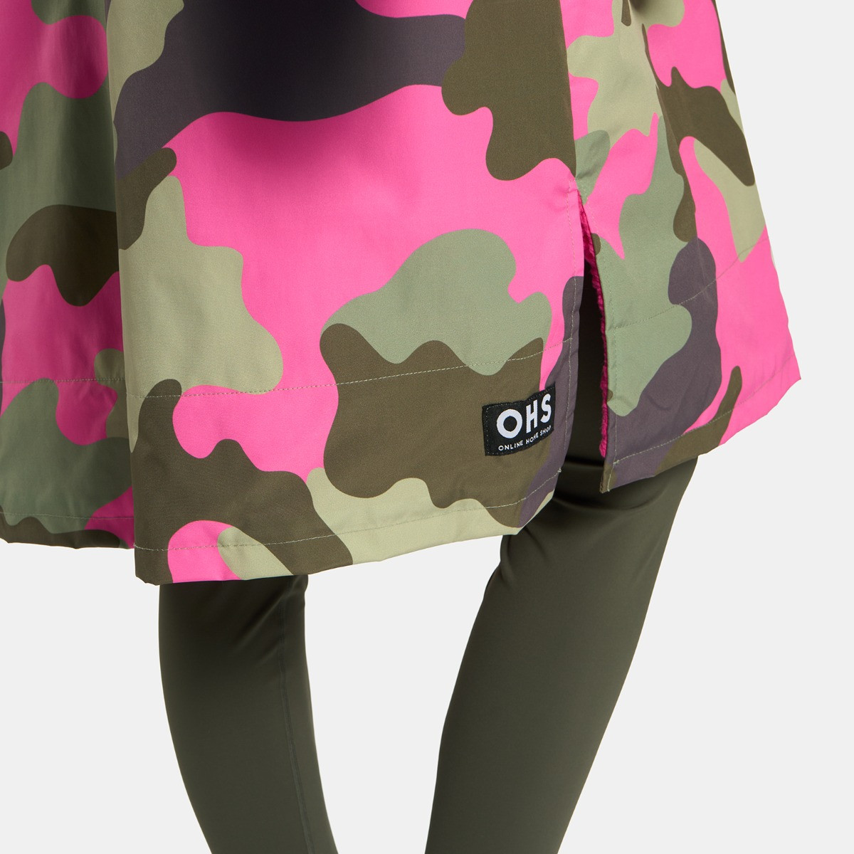 OHS Adults Water Resistant Camo Sherpa Drying Robe - Green/Pink>
