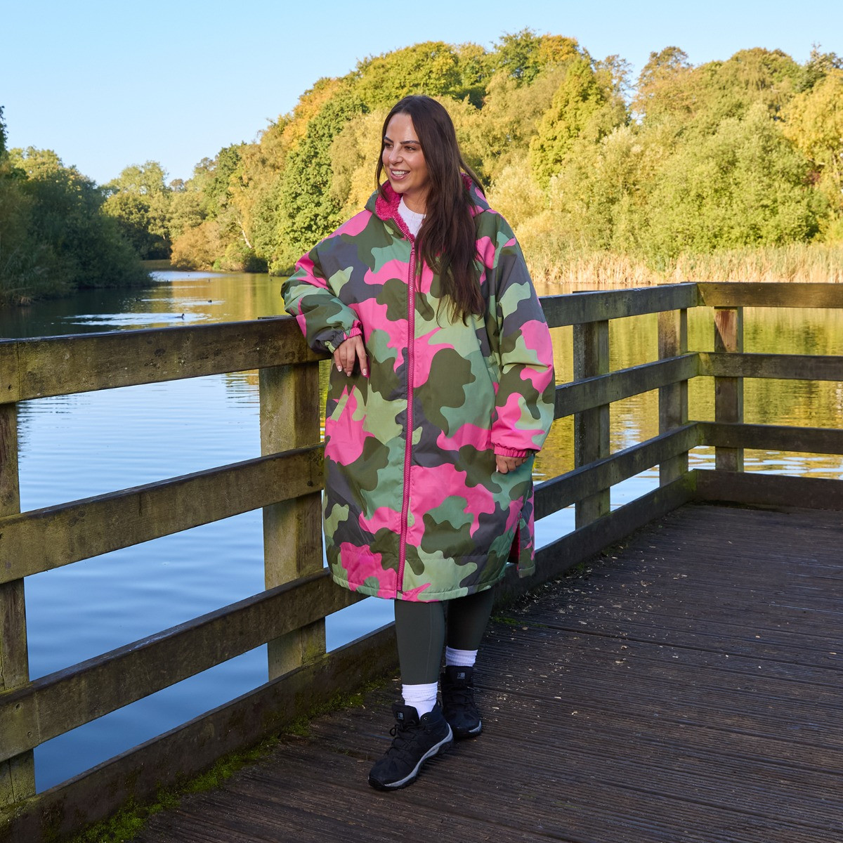 OHS Adults Water Resistant Camo Sherpa Drying Robe, Green/Pink - Large/Extra Large>