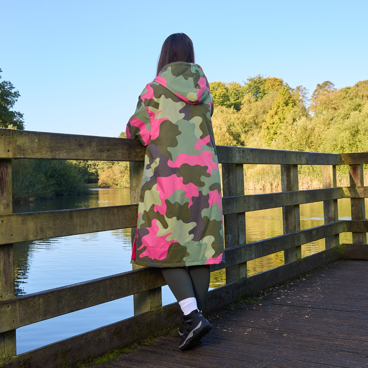 OHS Adults Water Resistant Camo Sherpa Drying Robe, Green/Pink - Large/Extra Large>