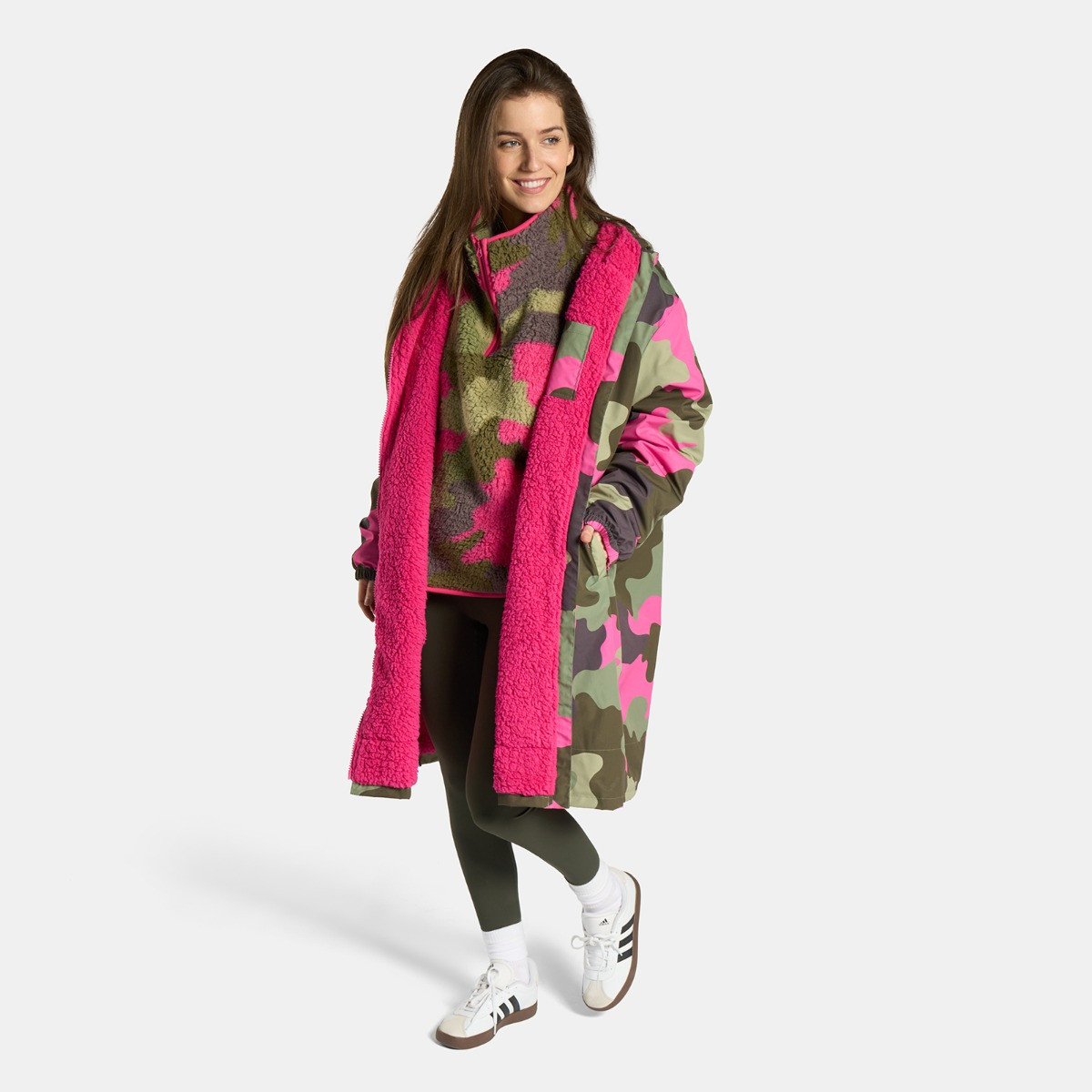 OHS Adults Water Resistant Camo Sherpa Drying Robe, Green/Pink - Large/Extra Large>