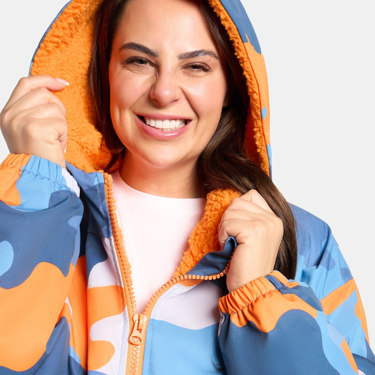 OHS Adults Water Resistant Camo Sherpa Drying Robe, Blue/Orange - Large/Extra Large>