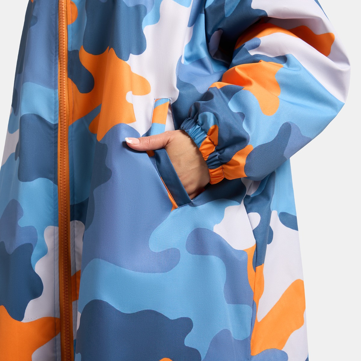 OHS Adults Water Resistant Camo Sherpa Drying Robe - Blue/Orange>