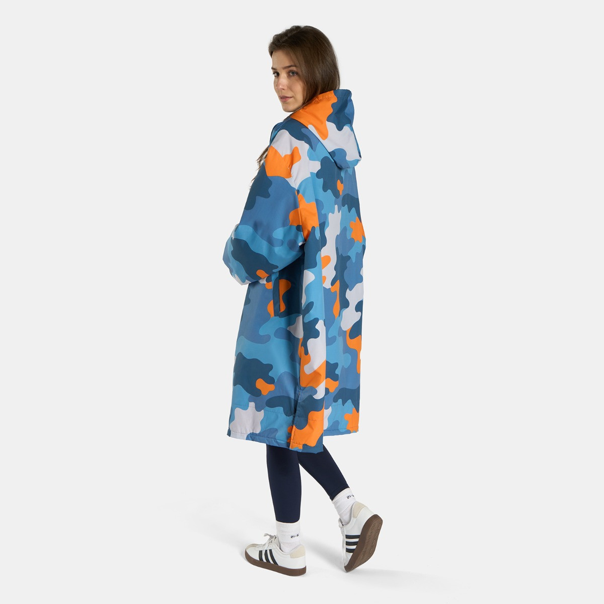 OHS Adults Water Resistant Camo Sherpa Drying Robe, Blue/Orange - Small/Medium>