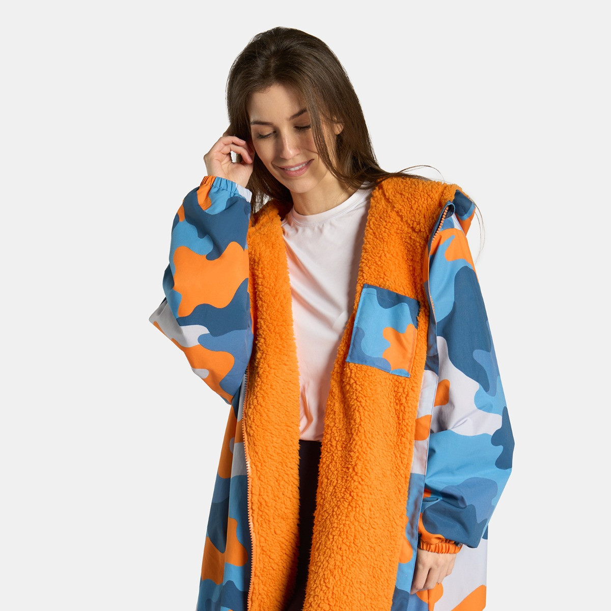 OHS Adults Water Resistant Camo Sherpa Drying Robe, Blue/Orange - Small/Medium>