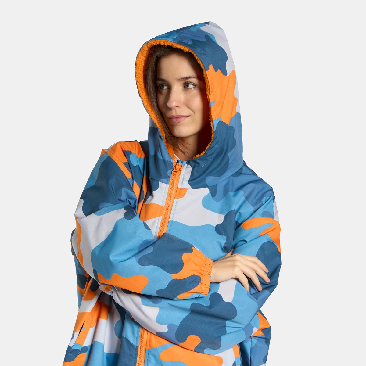OHS Adults Water Resistant Camo Sherpa Drying Robe, Blue/Orange - Small/Medium>