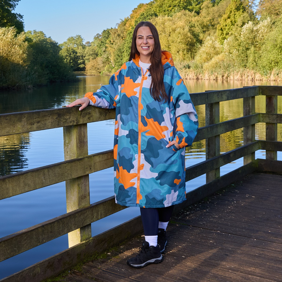 OHS Adults Water Resistant Camo Sherpa Drying Robe - Blue/Orange>